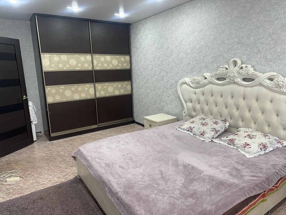 Сдам 1 ком.кв в 11 мкр по суточно