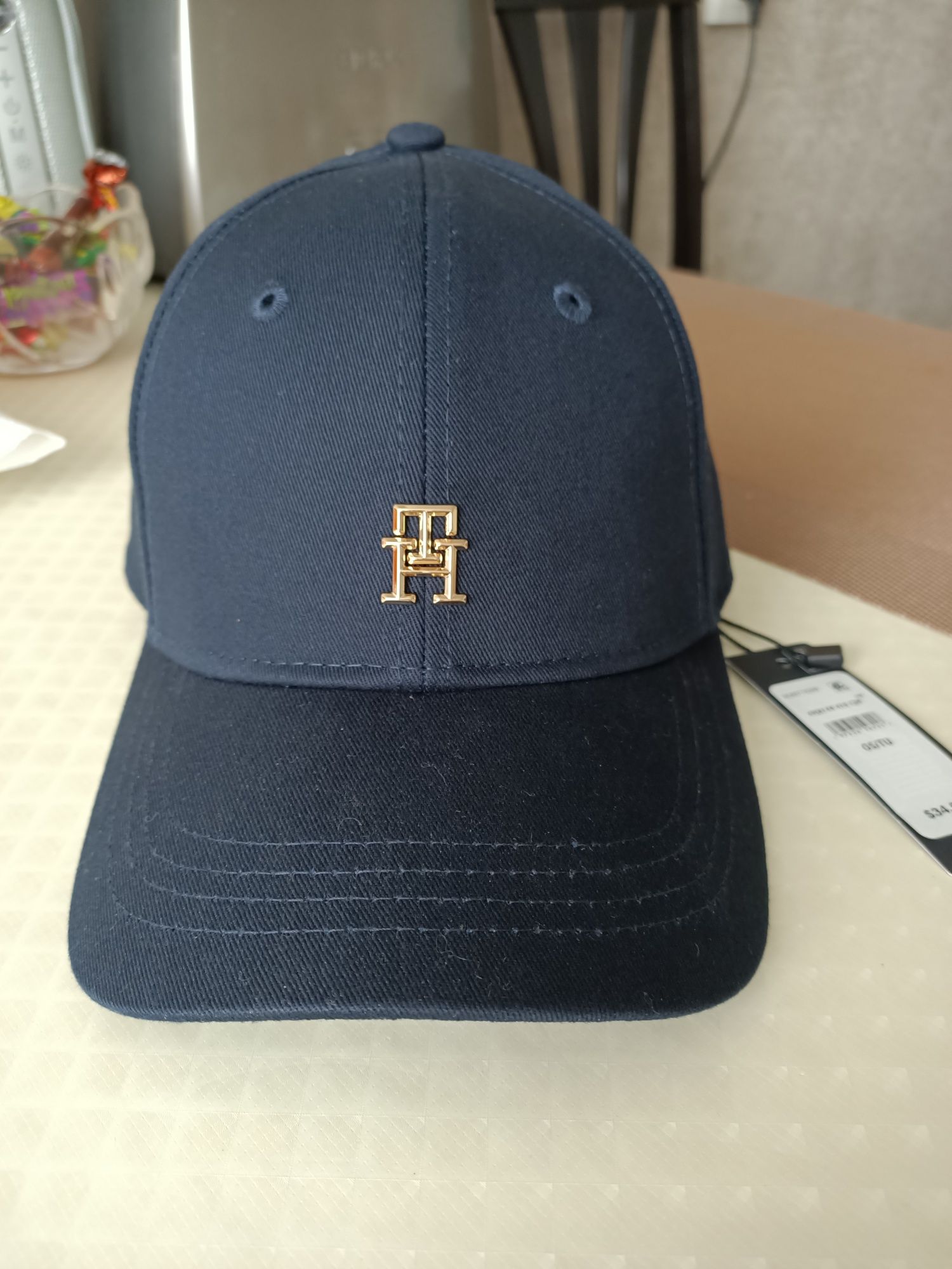 Кепка Tommy Hilfiger тёмно-синего цвета новая