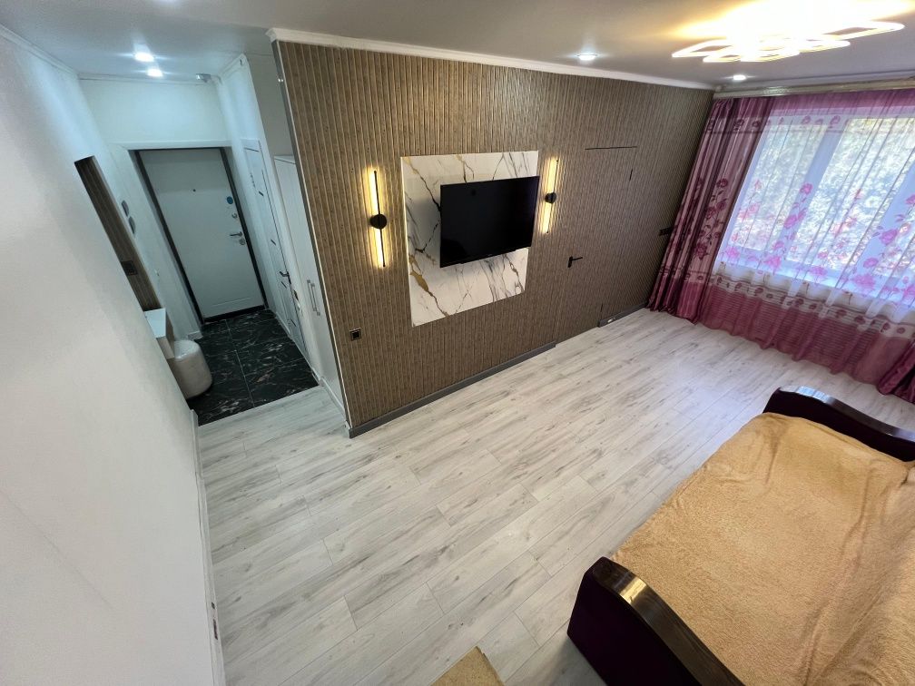 Продаётся 1 комнатная квартира в центре.