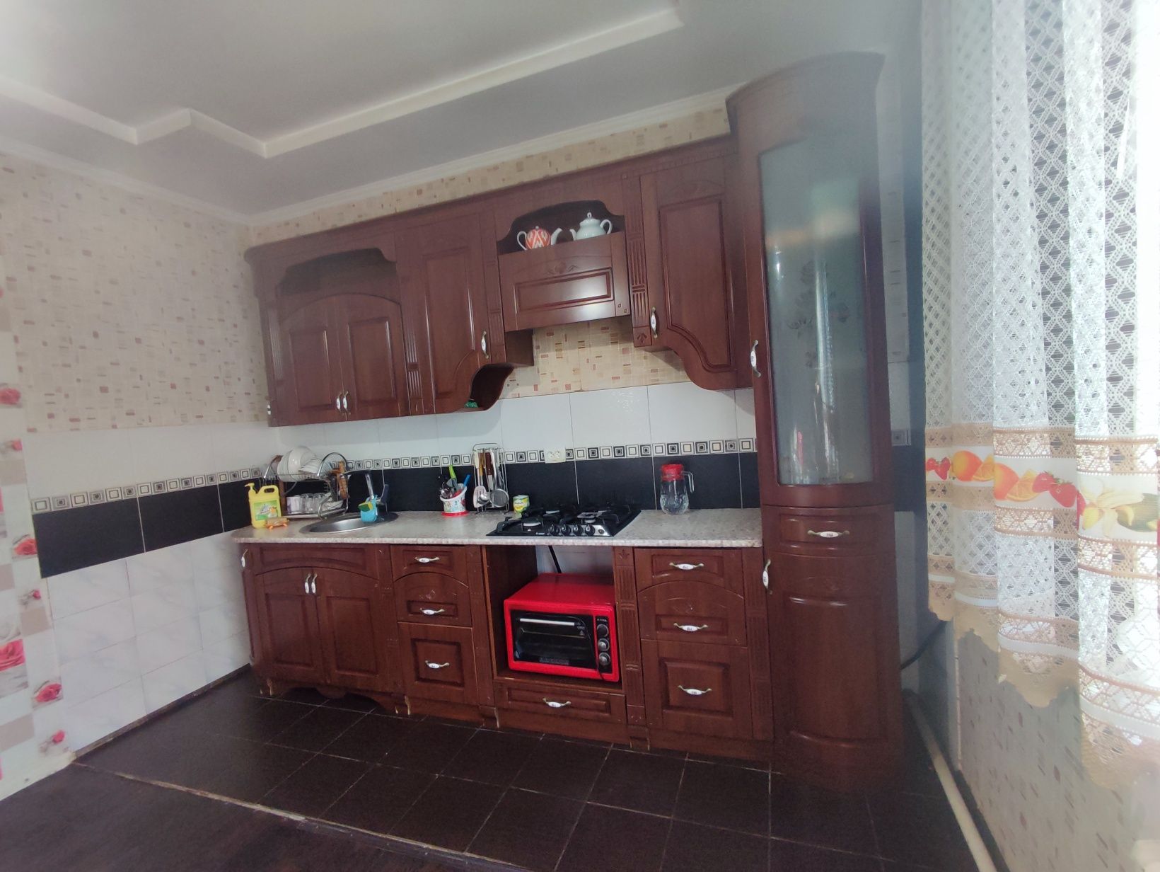 Продам кухонный гарнитур в идеальном.. состоянии.
