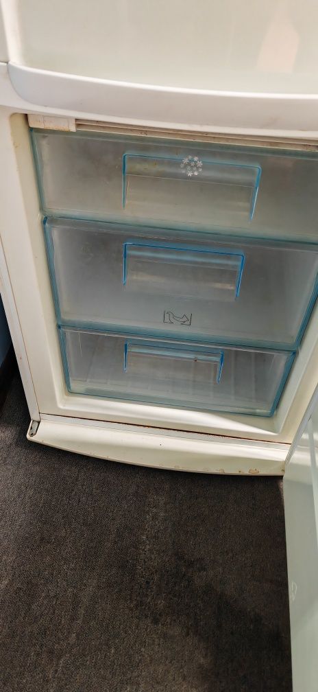 Холодильник Electrolux 2х камерный