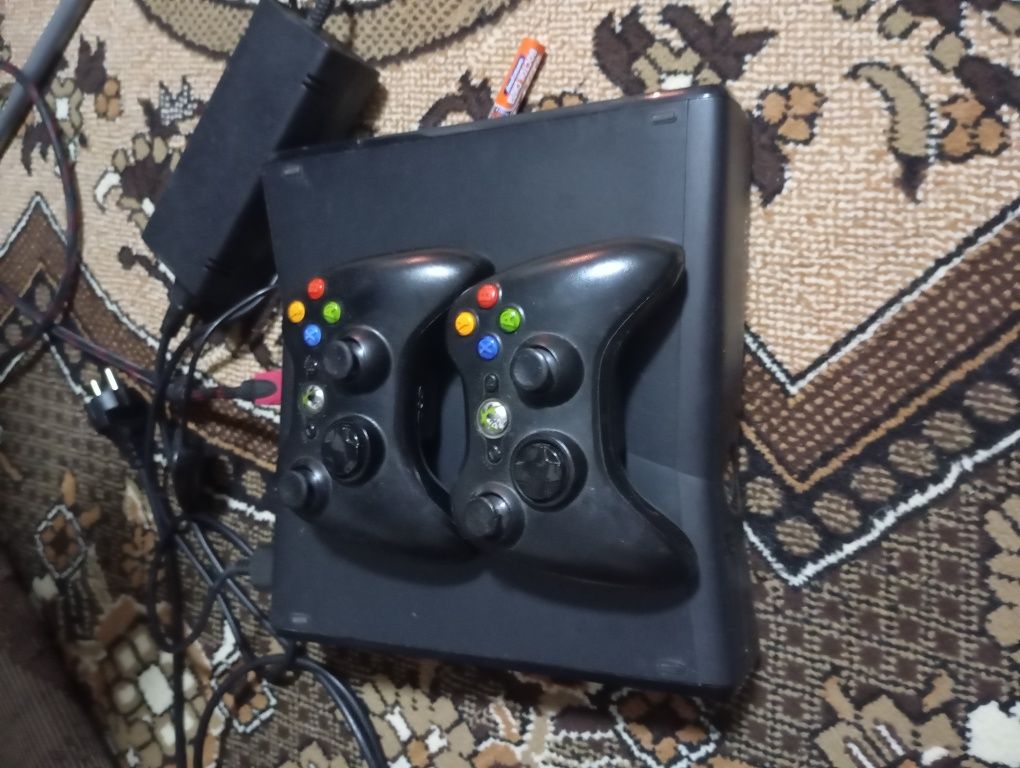 Продам икс бокс 360