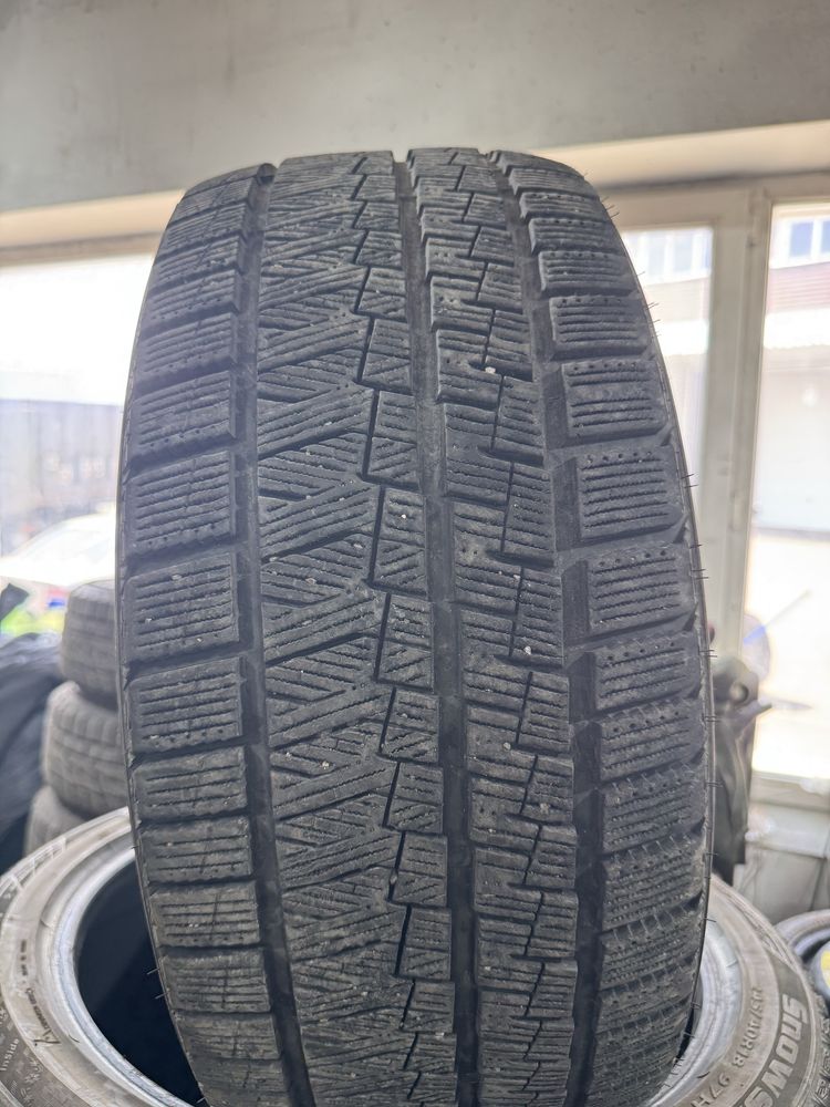 Продам резину 245/40/18