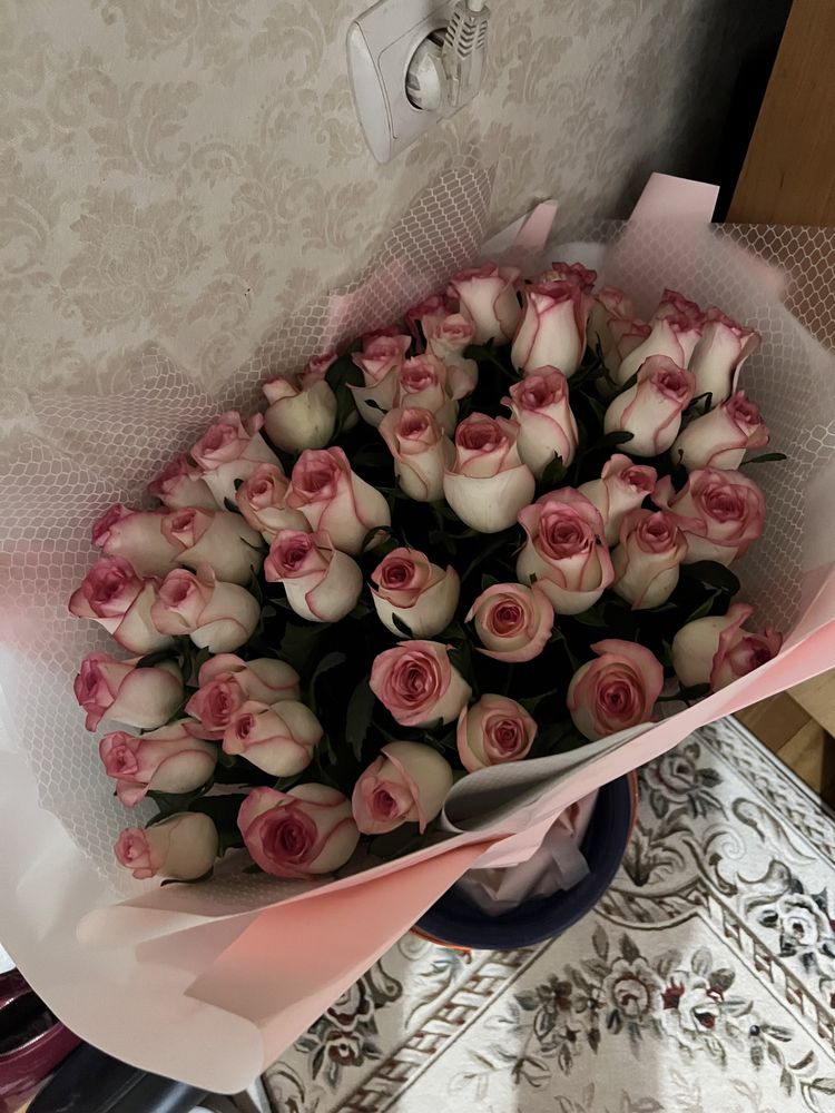 Розовые розы 51 штук