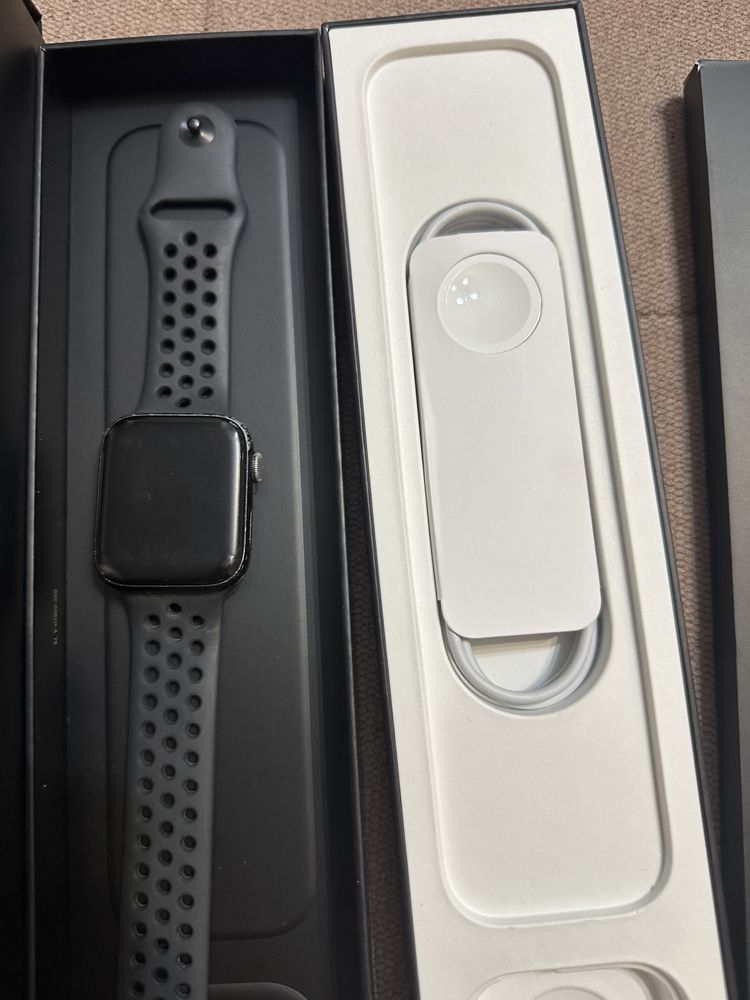 Apple watch se 44 мм, Apple watch 4 40 ми