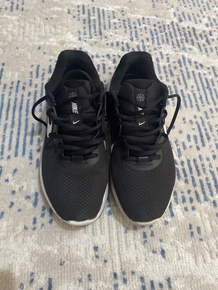 Кроссовки Nike оригинал.Размер 40