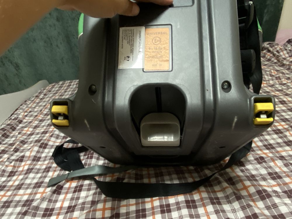 Автомобильное кресло. Есть крепление Исо фикс. iso fix