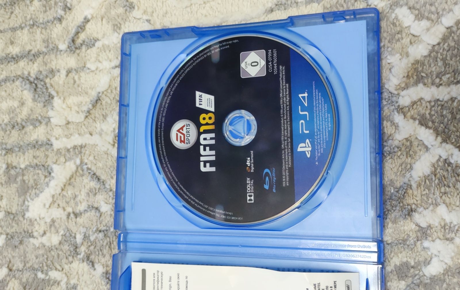 Продам PS4 с играми