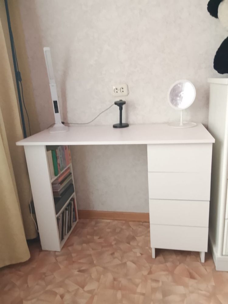Стол письменный белый состояние нового