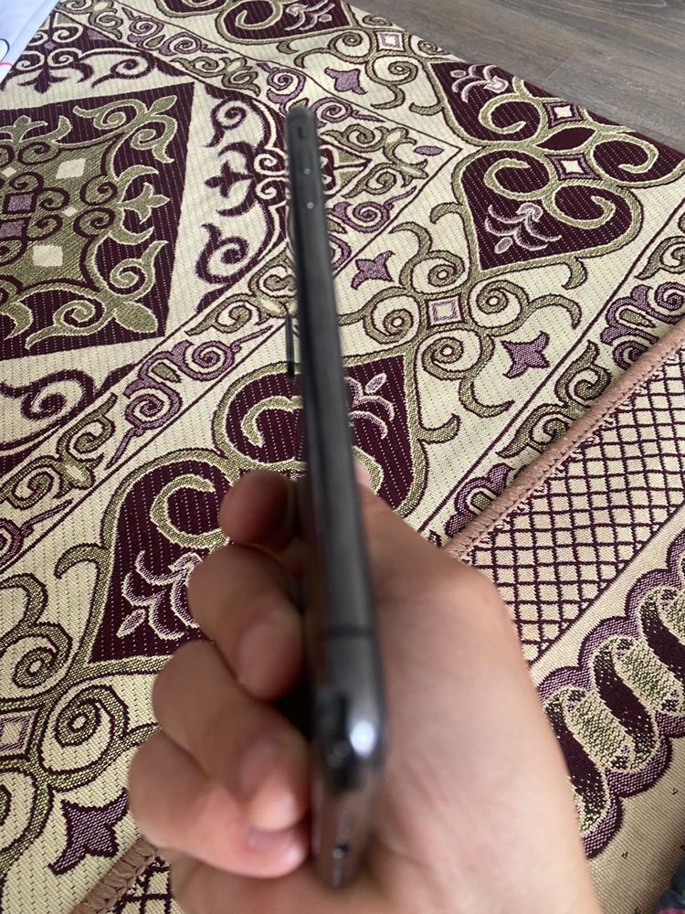iPhone xs max продаётса