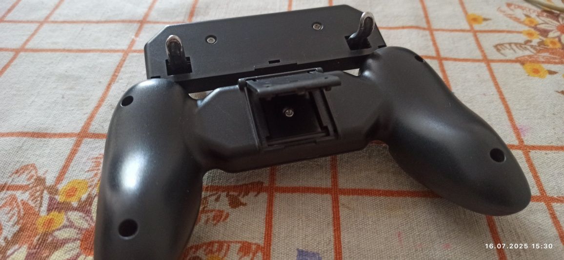 Продается игровая консоль для телефона