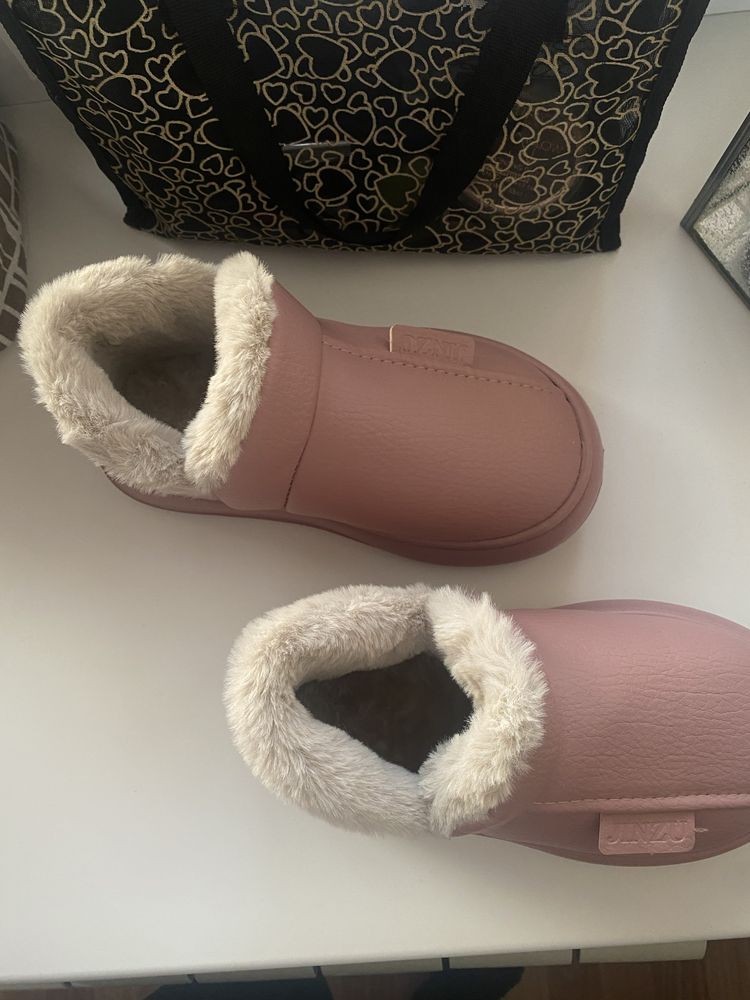 Продам угги новые