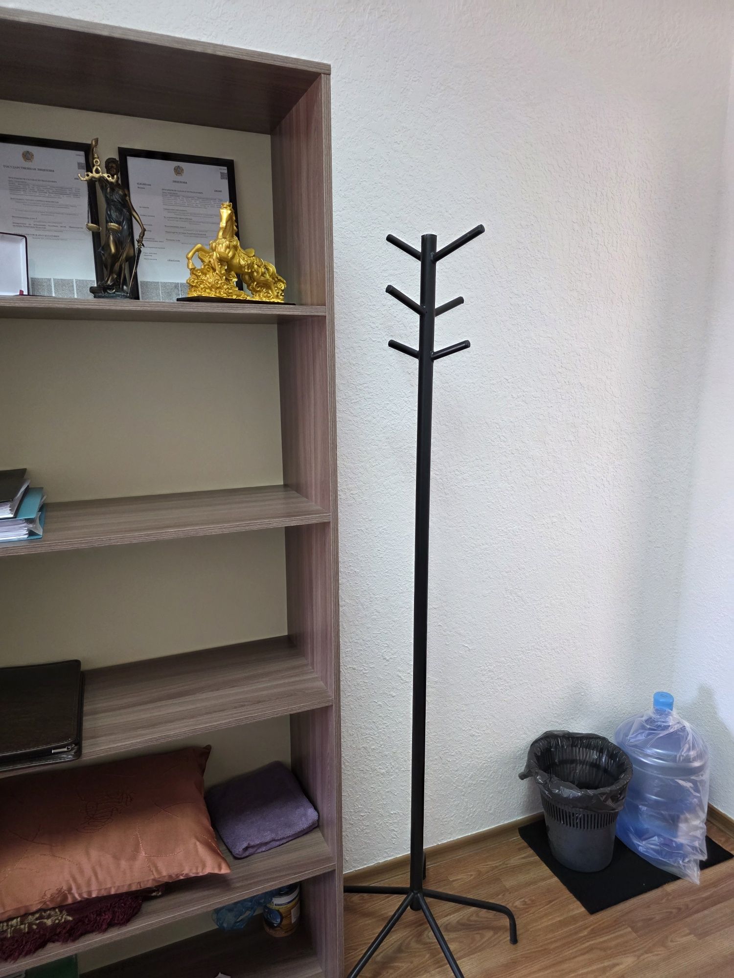 Продаётся офисная мебель