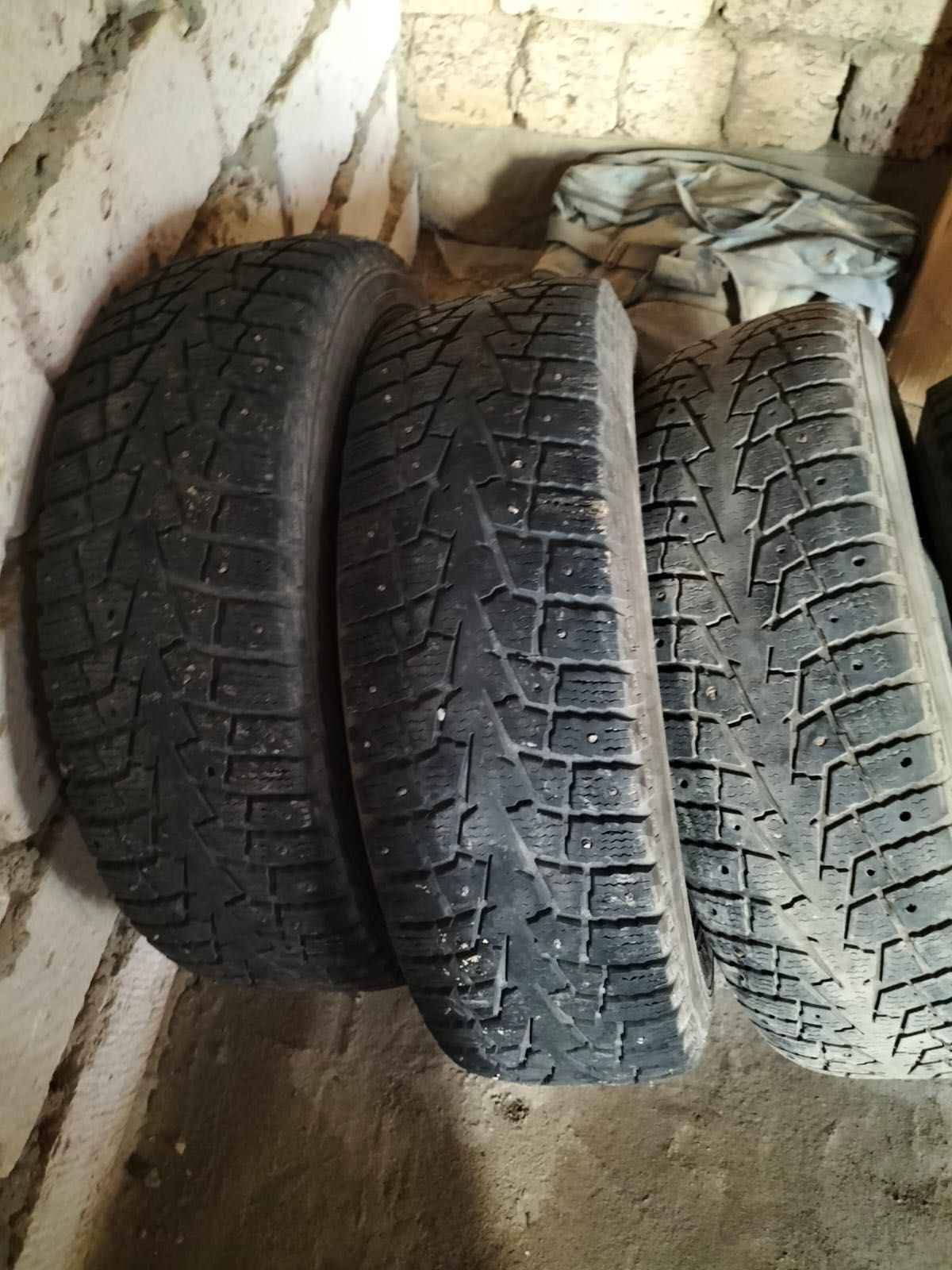 Продается автошины 15 го размера цена указана за шт.!