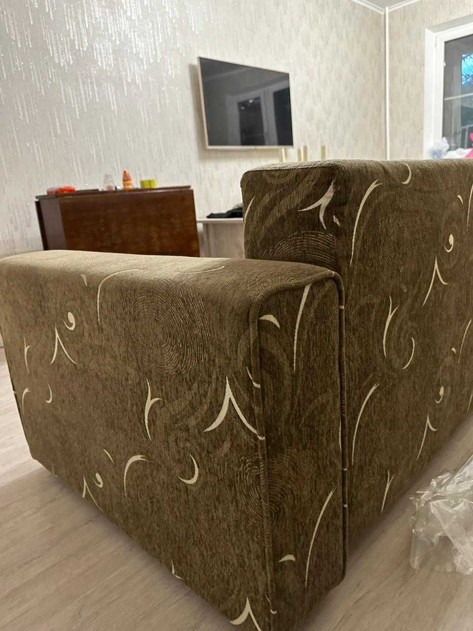 Продам Диван, длина - 4 метра, ширина - 90 см