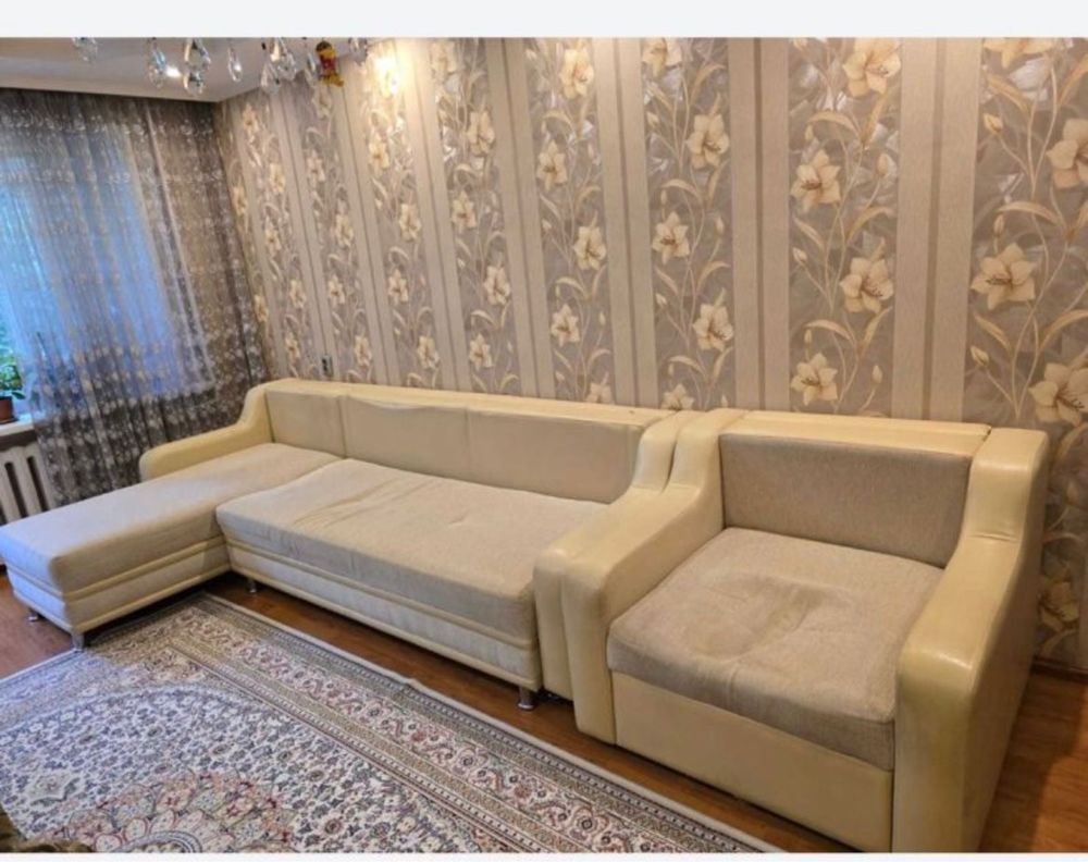 Диван с креслом