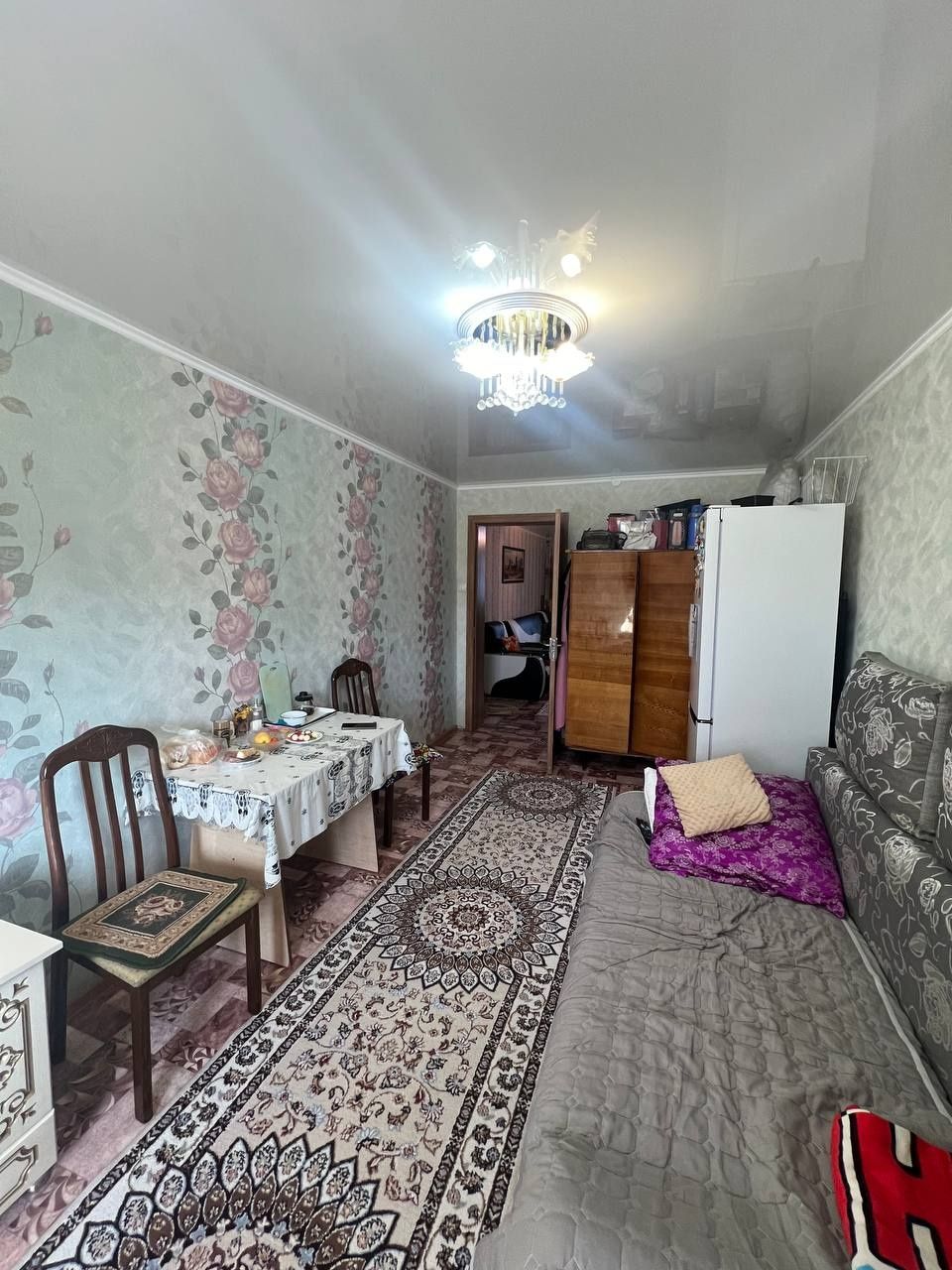 В центре Продаётся 3х комнатная на 2 этаже ул. Абая 26