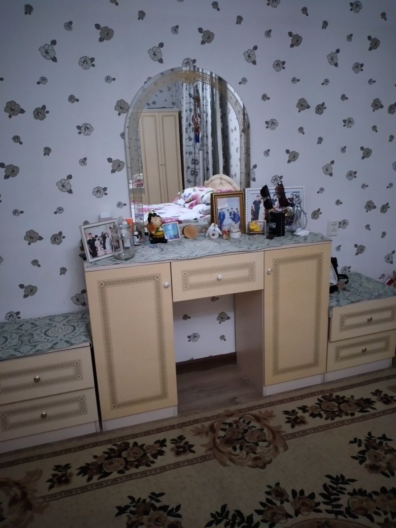 Продам спальный гарнитур