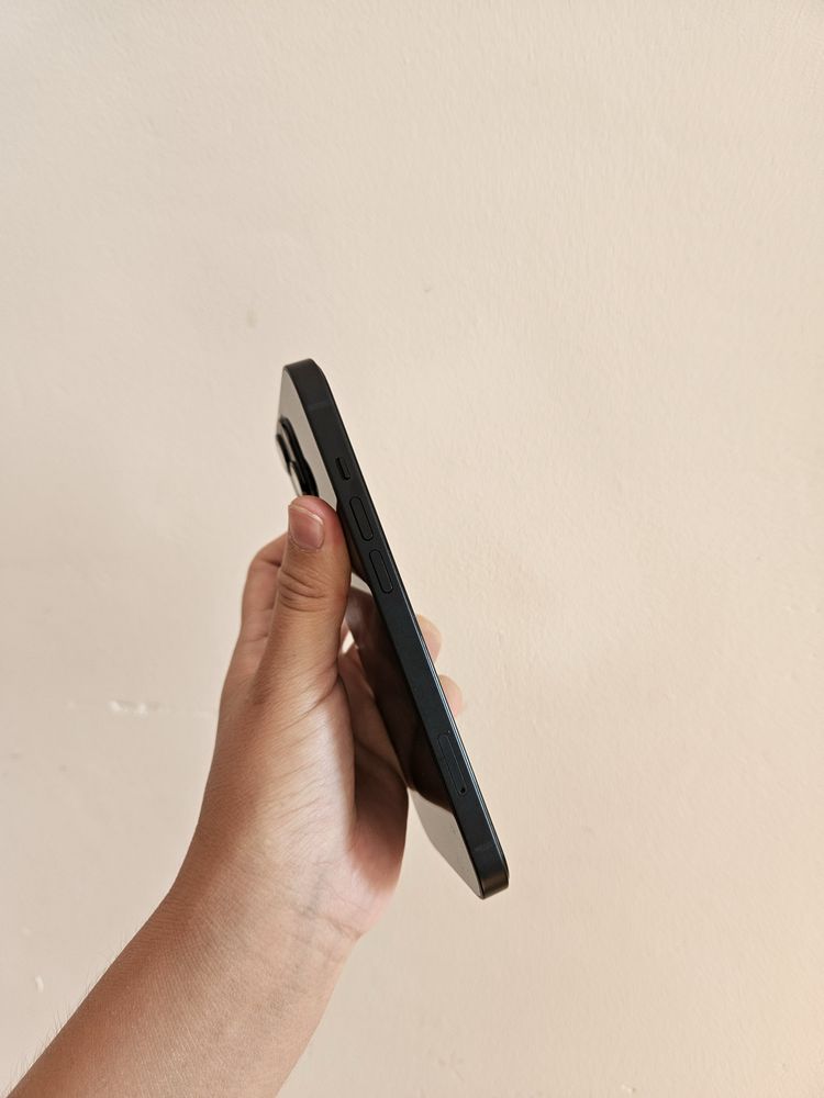 iPhone 13 256 ГБ • Отличное состояние • Без царапин
