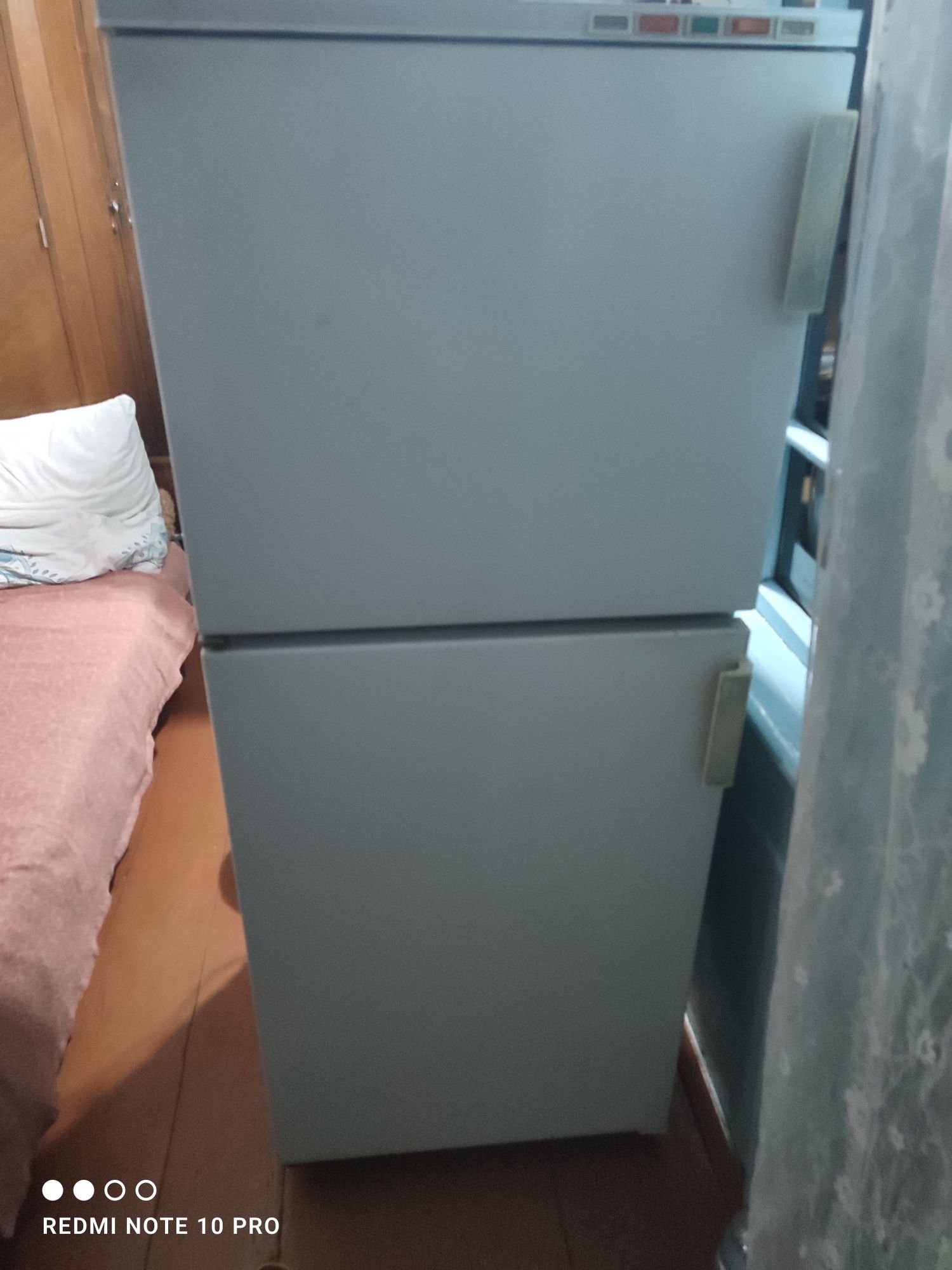 Продам холодильник