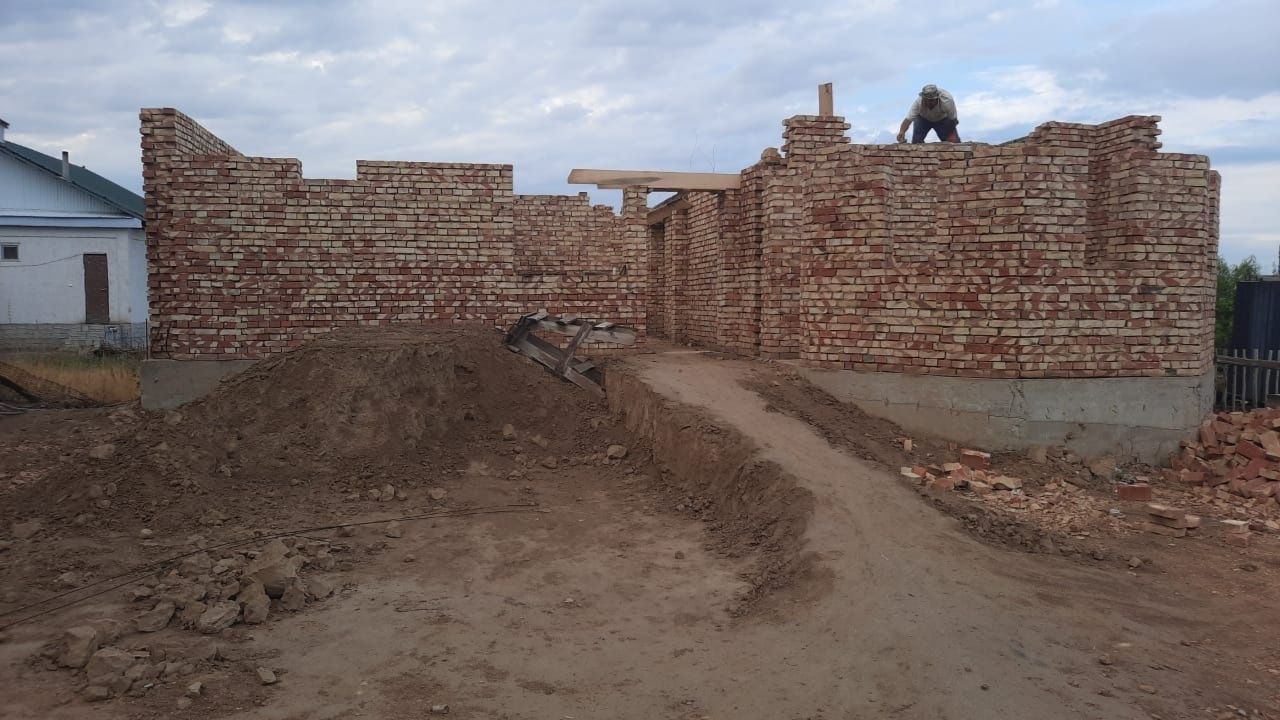 Жер сатылады. Үй толық бітпеген