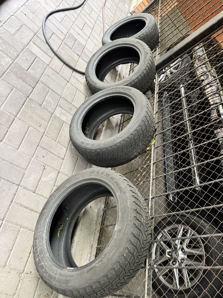 Шины Bridgestone Blizzak 285/50 R20
