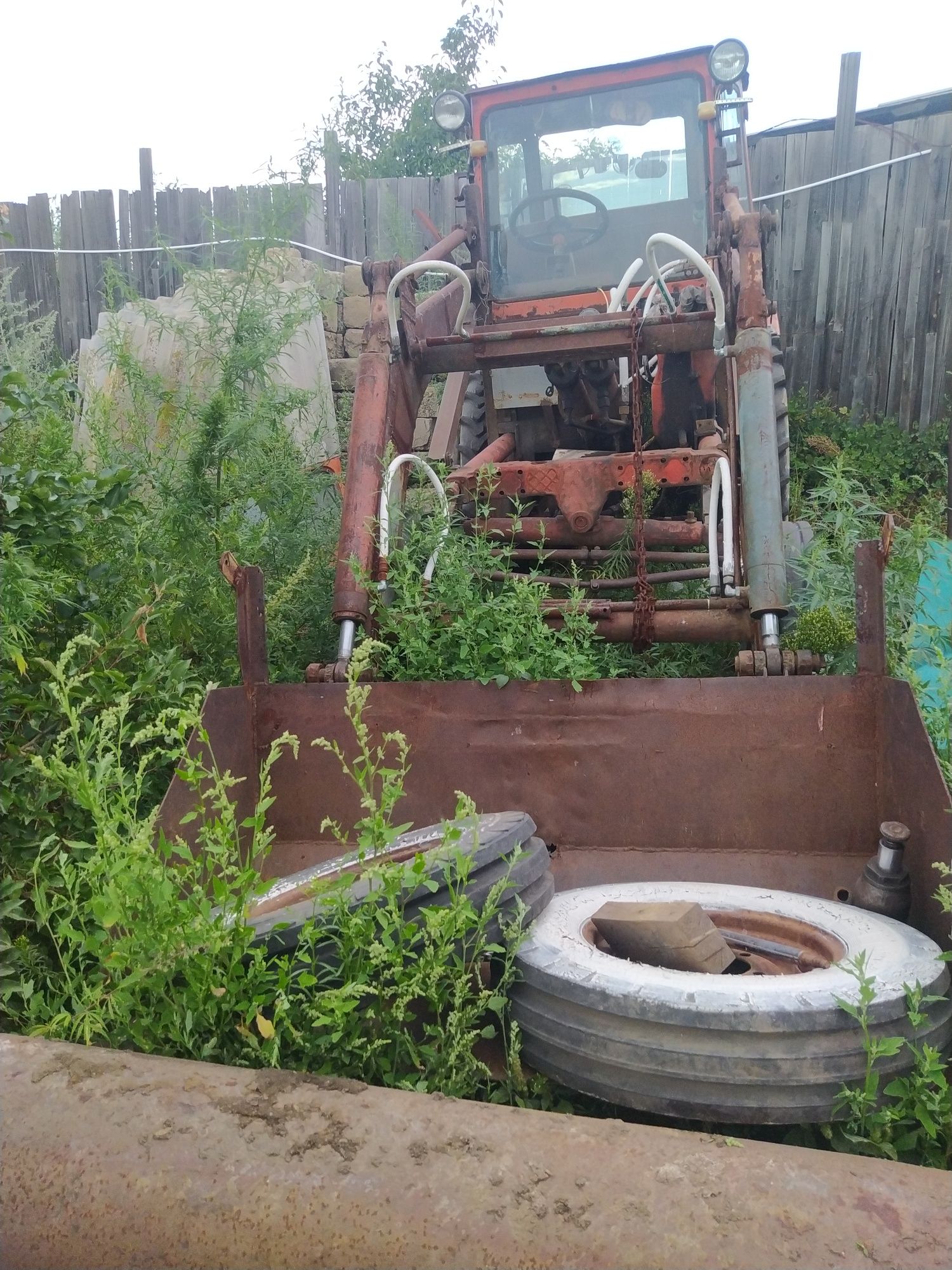 Продам трактор т16