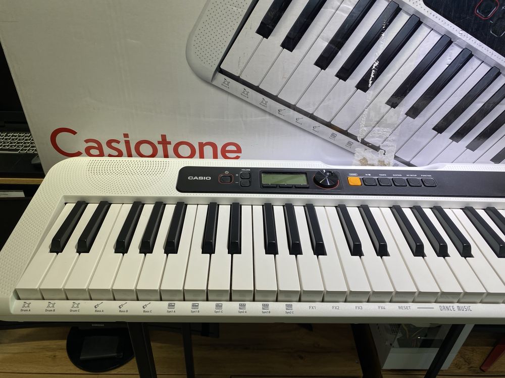Синтезатор Casio CT-S200we, 61 клавиша, новый, белый, 10391/А10
