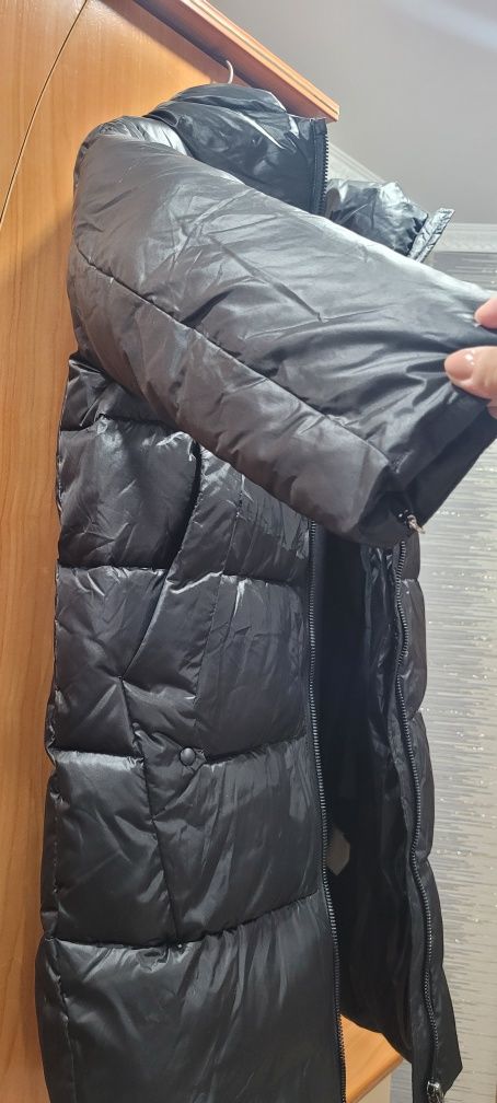 Продам куртку на девочку 146 см