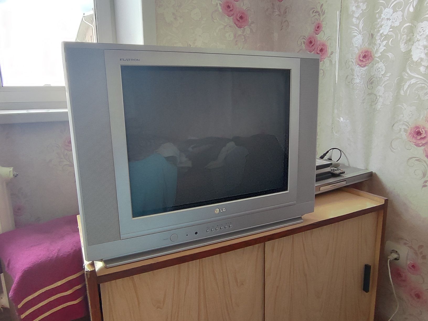 Продам телевизор LG.