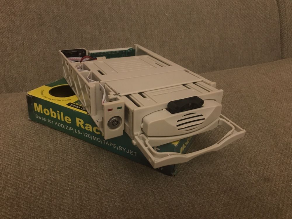 Mobile Rack. Мобильное устройство для переноски жесткого диска.