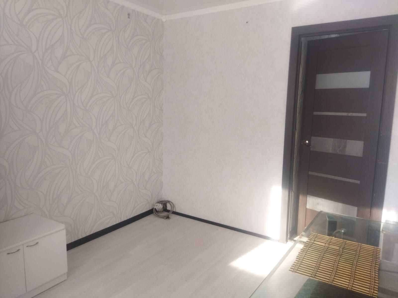 Продам 1-комнатную улучшенную квартиру большой площадью.