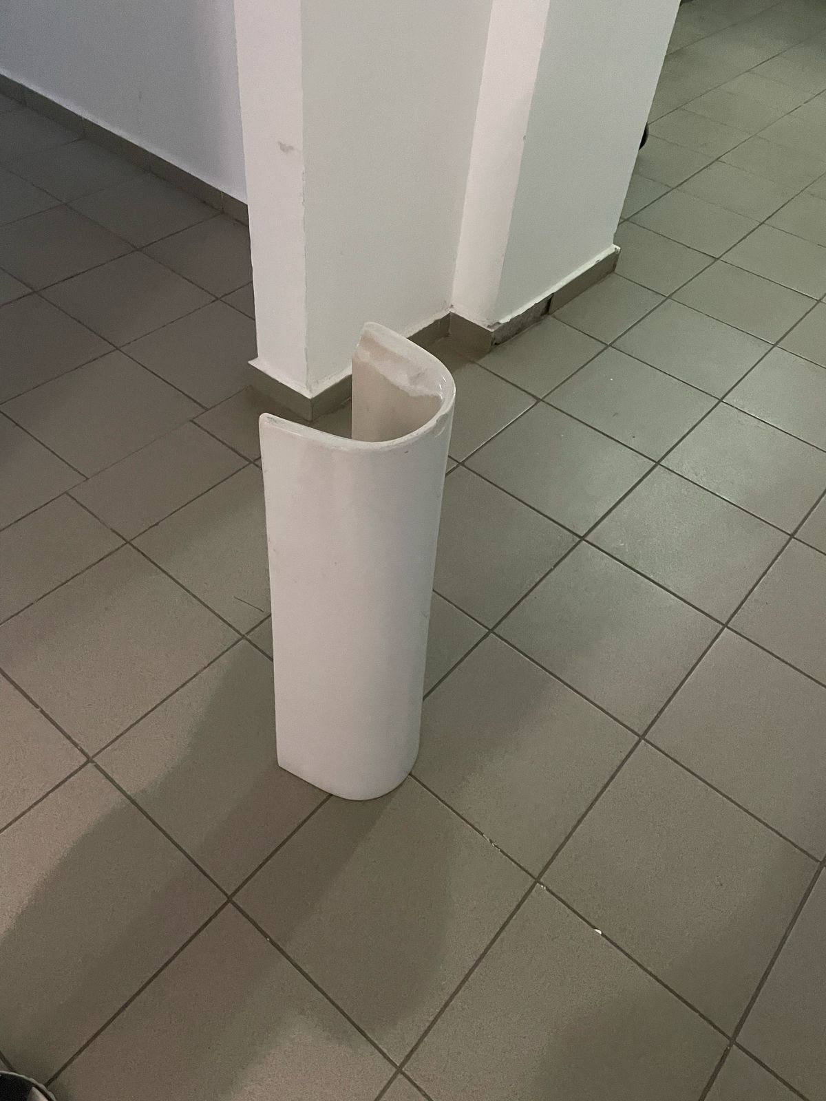 Раковина со смесителем