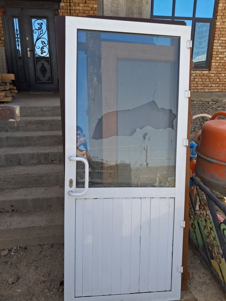 Двери двойные продается с рамой