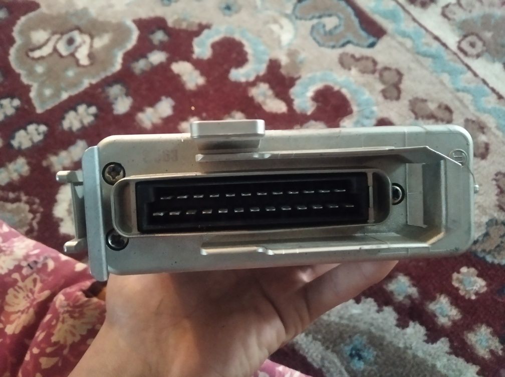 Продам ЭБУ Ауди 80 б4