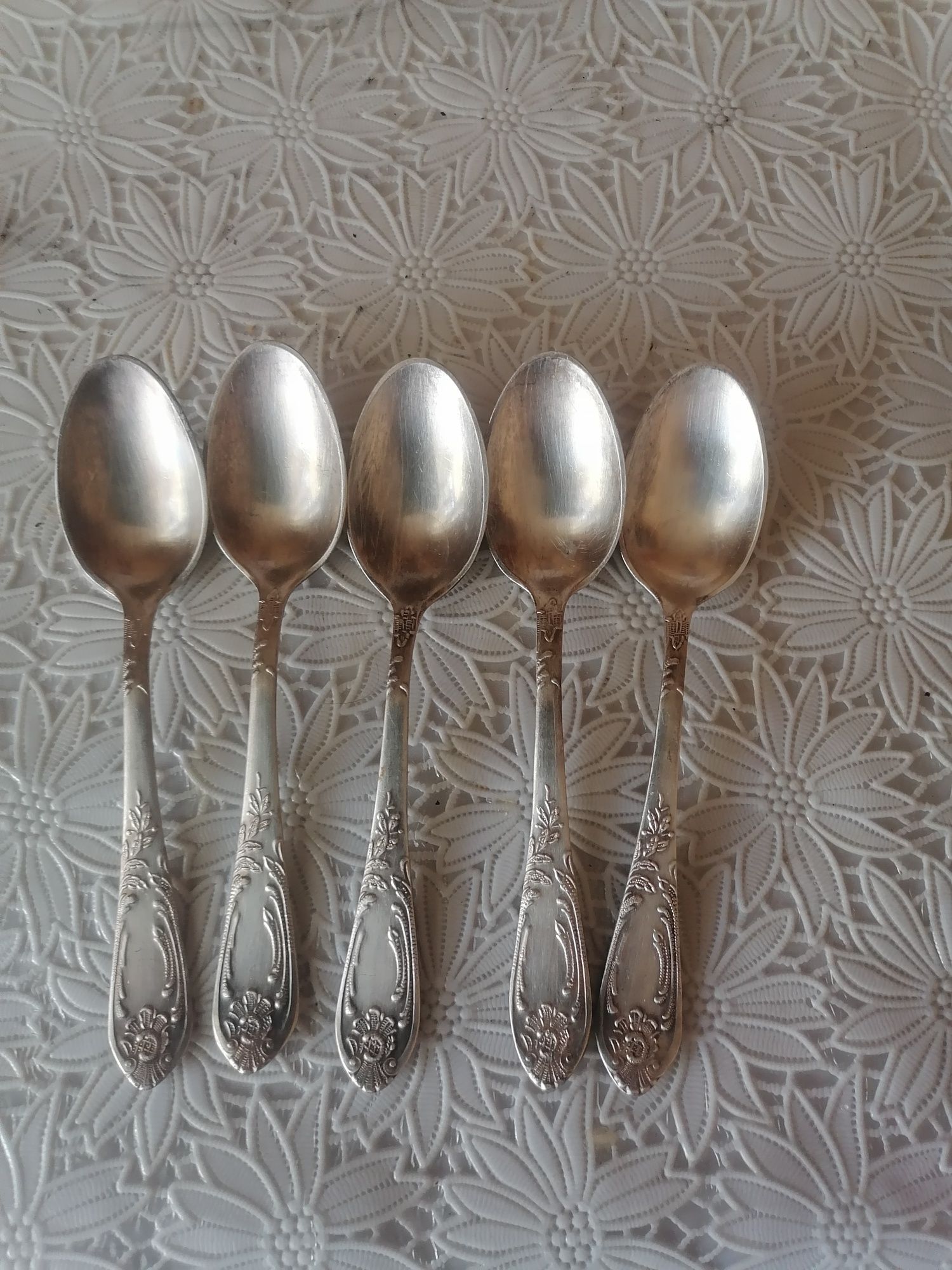 Продам сахарницу. Молочницу. И ложки мельхиор.