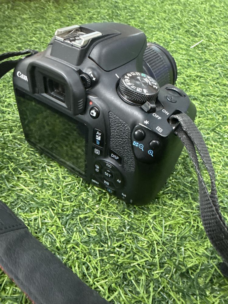 Продам фотоаппарат canon 2000D
