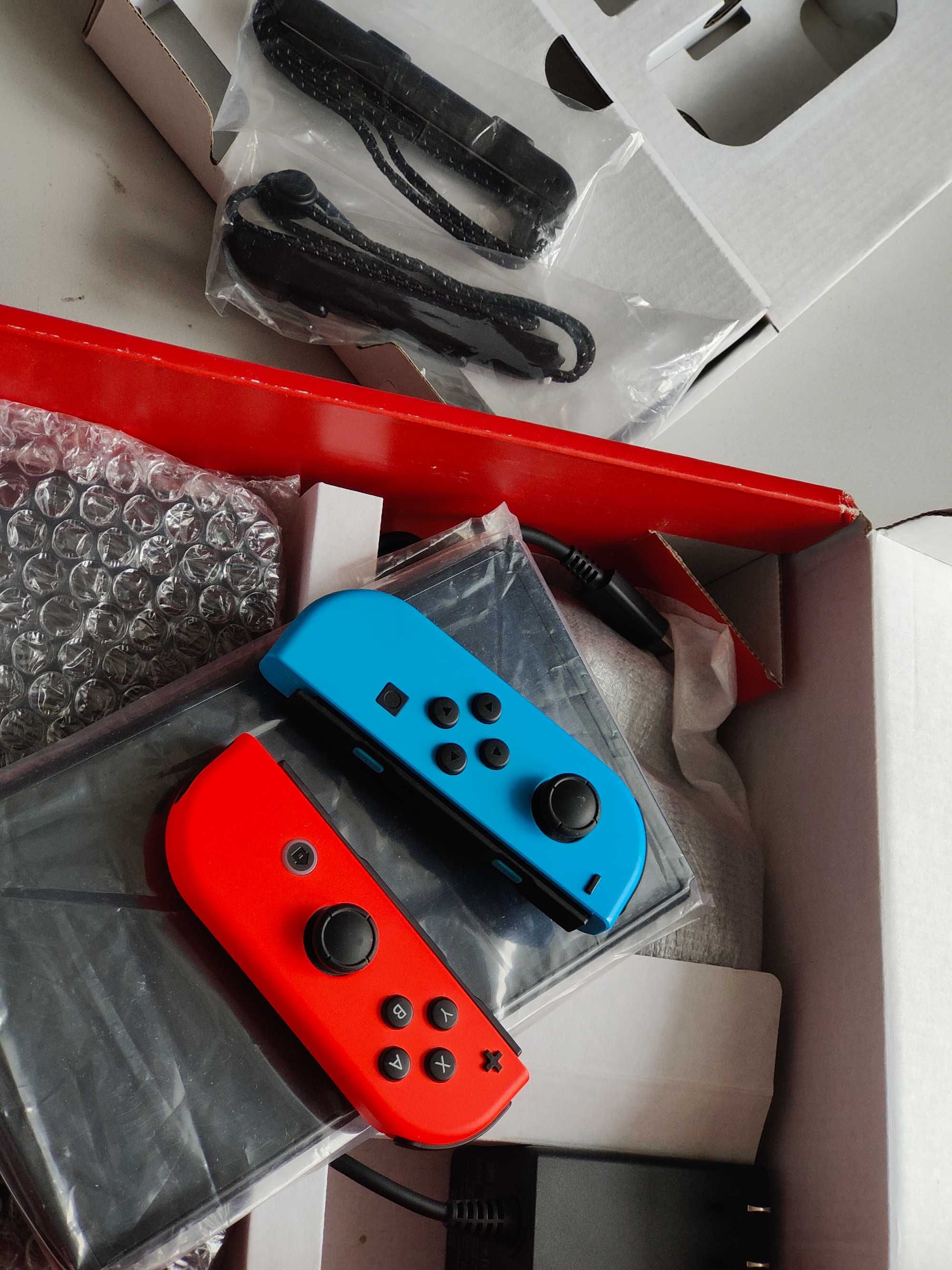 Nintendo Switch OLED 64GB + игры
