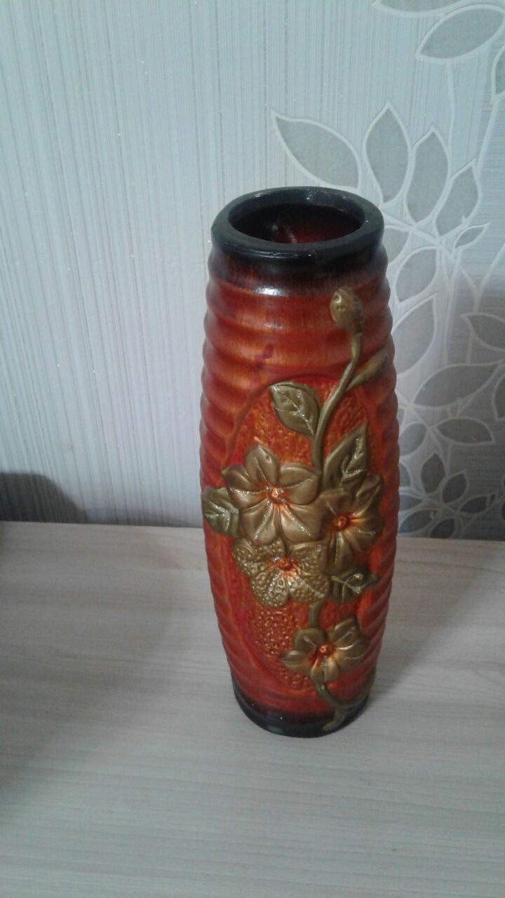 Продам вазы и горшок  для цветов
