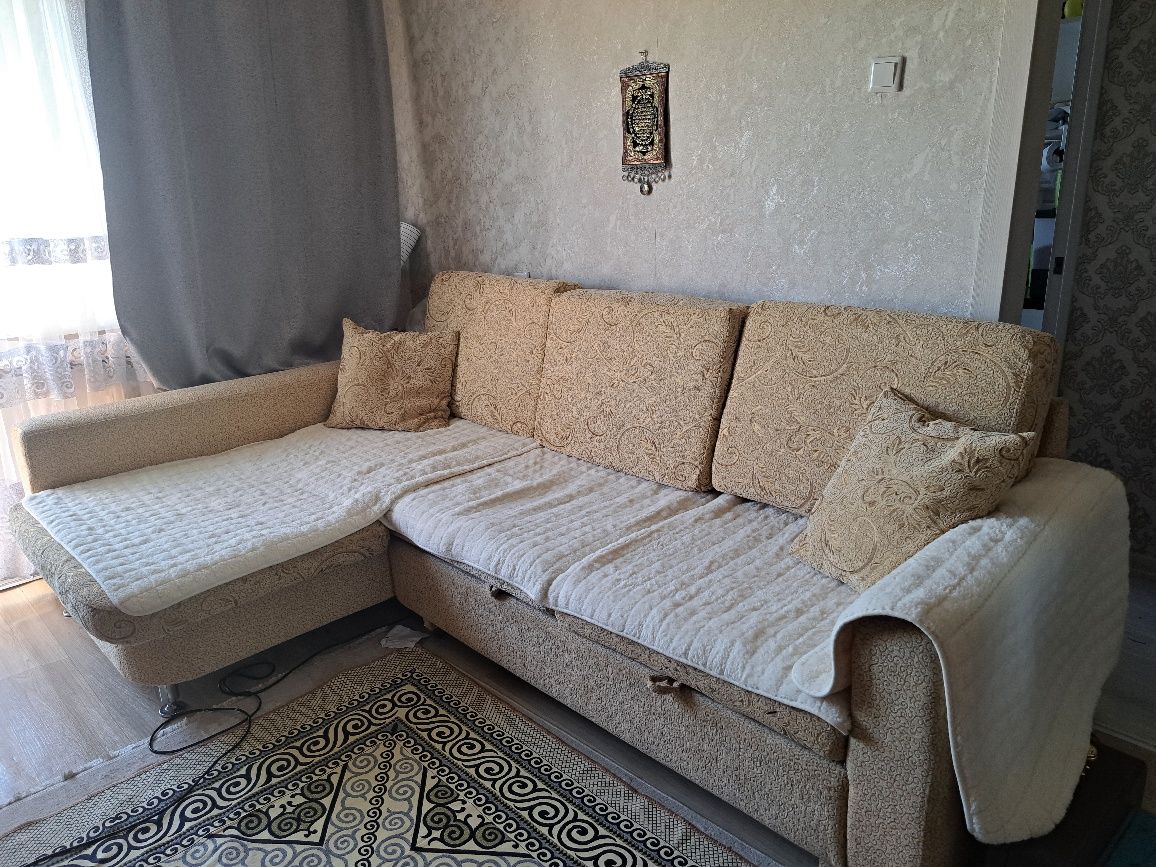 Продам угловой диван б/у в хорошем состояний