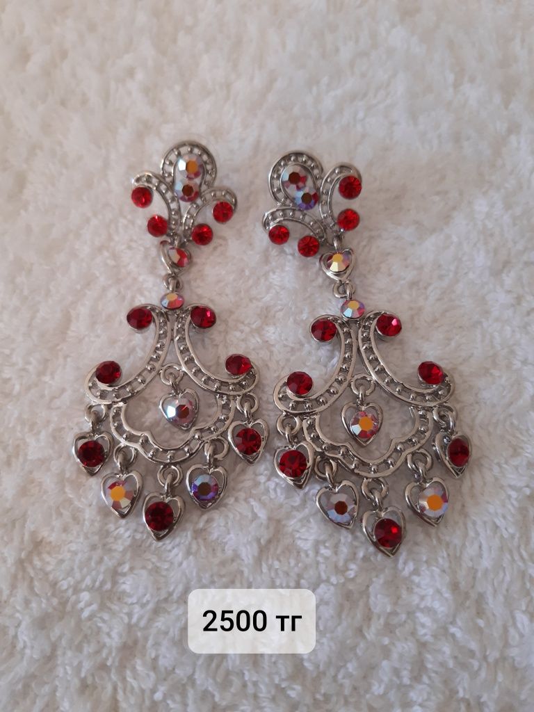 Продам серьги разные. Недорого.