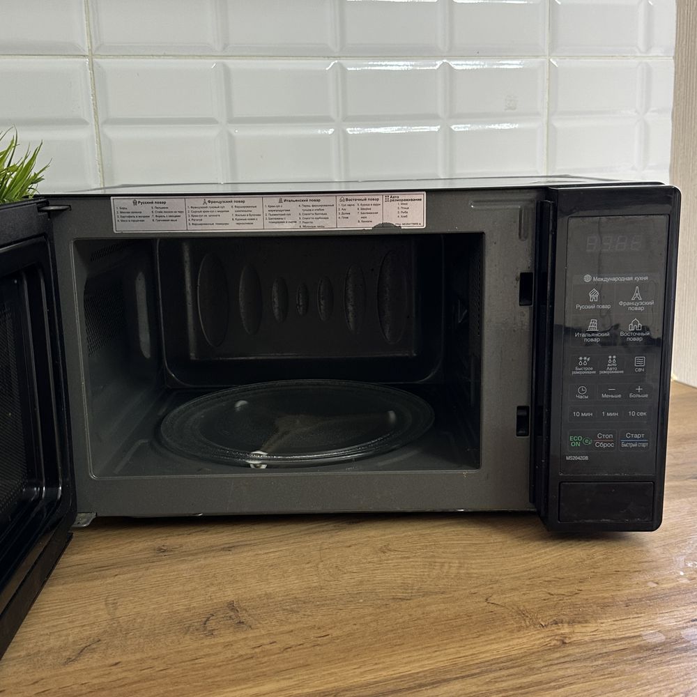 Продаётся микроволнова LG