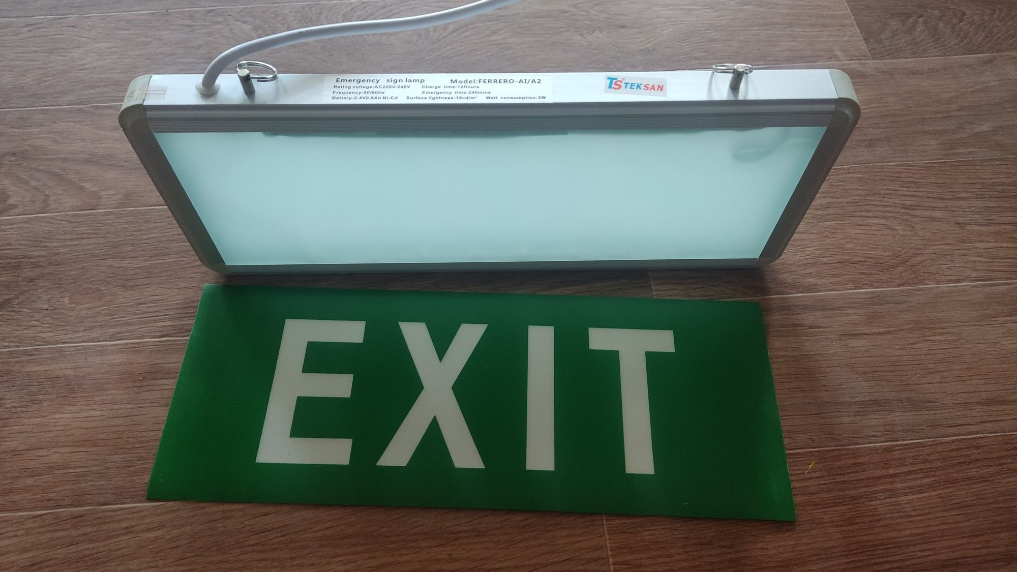 Эвакуационный знак EXIT. Электрический