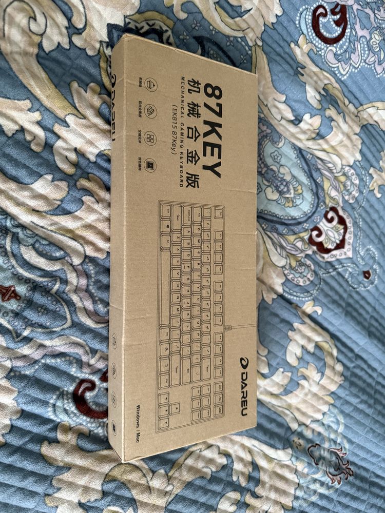 Продаю механическую клавиатуру DAREU EK815