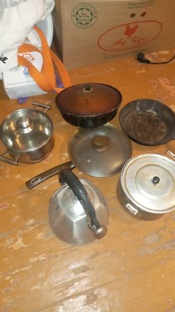 Скаваротки и каструли все мести
