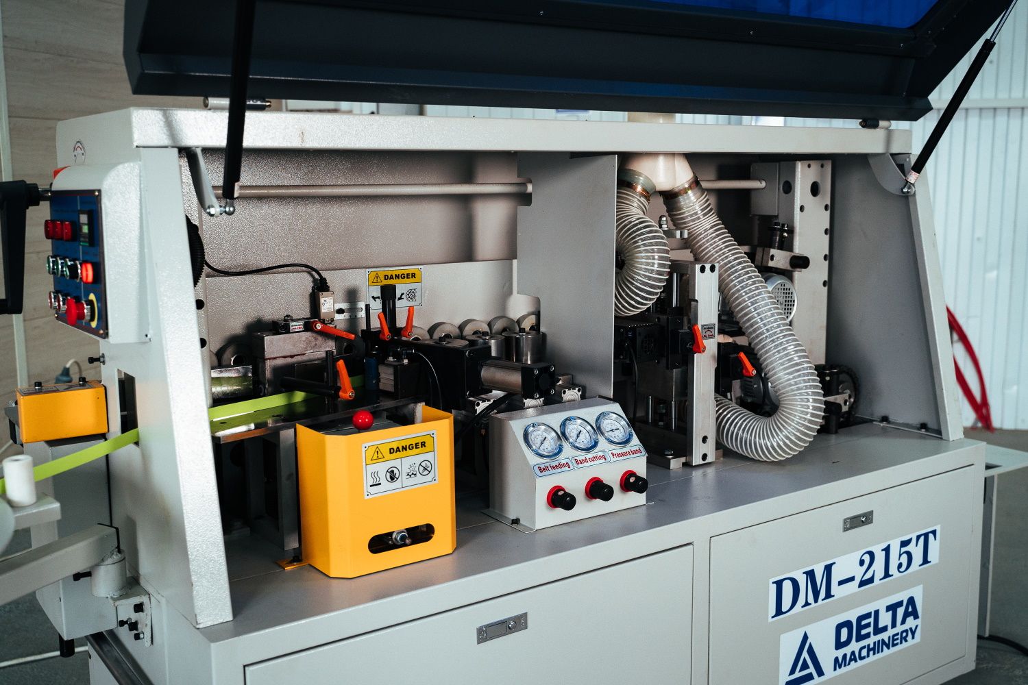 Полуавтоматический кромкооблицовочный станок DELTAMACHINERY DM-215T