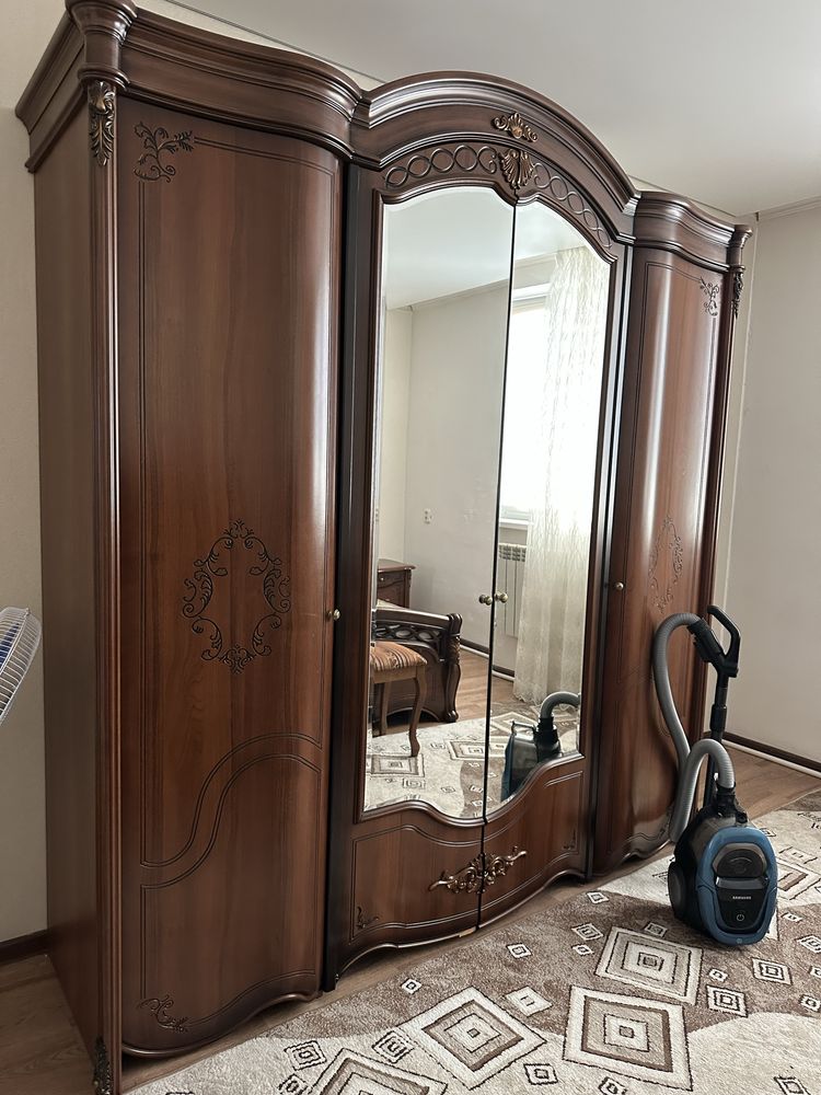 Продается спальный гарнитур