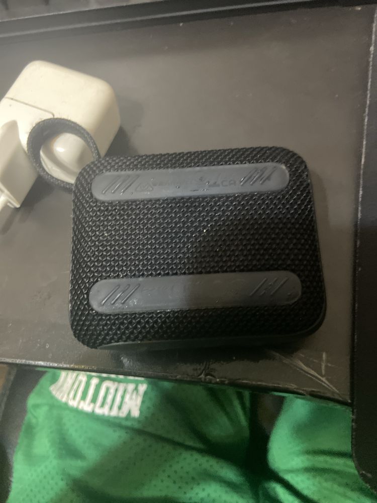 Продам рабочию колонку JBL GO 4