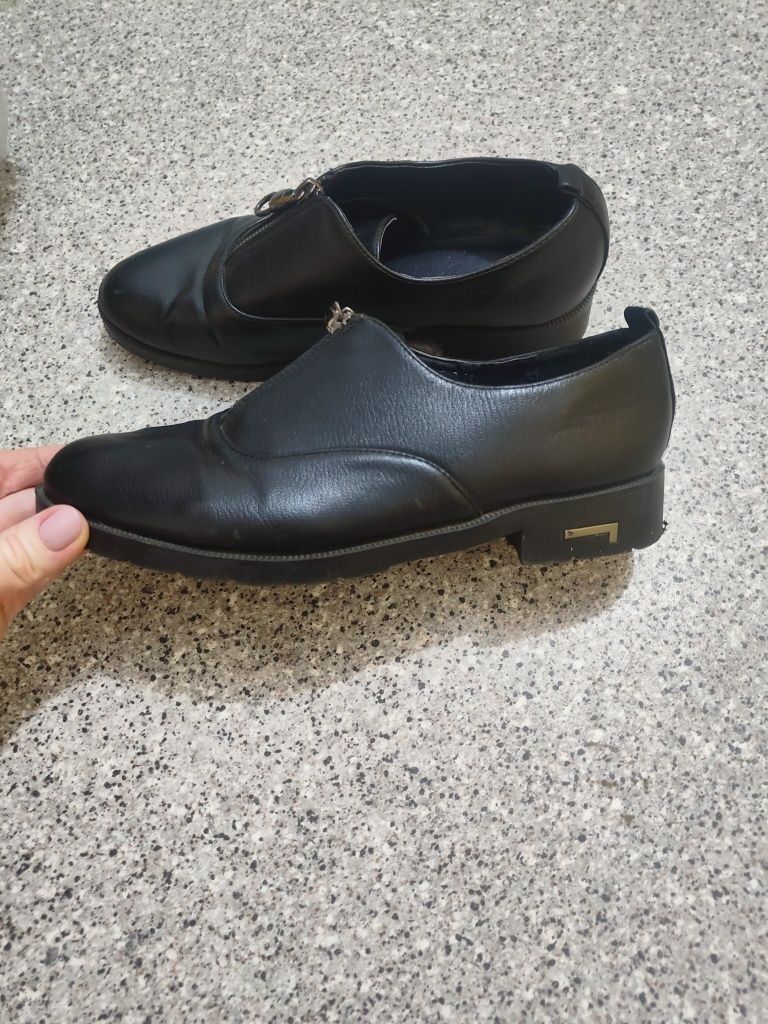 Продам женскую обувь