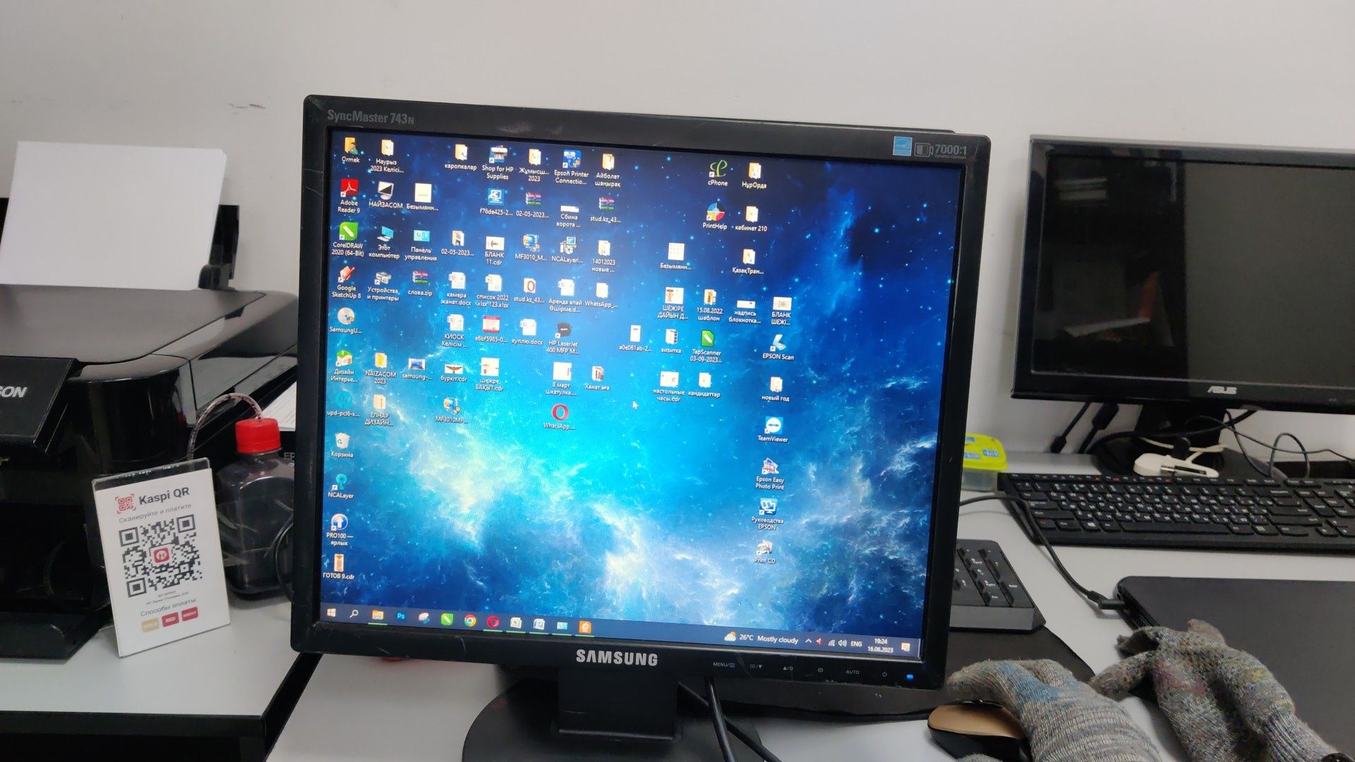 Мониторы 17" , 19" для ПК, видеонаблюдения. Хорошое состояние продам